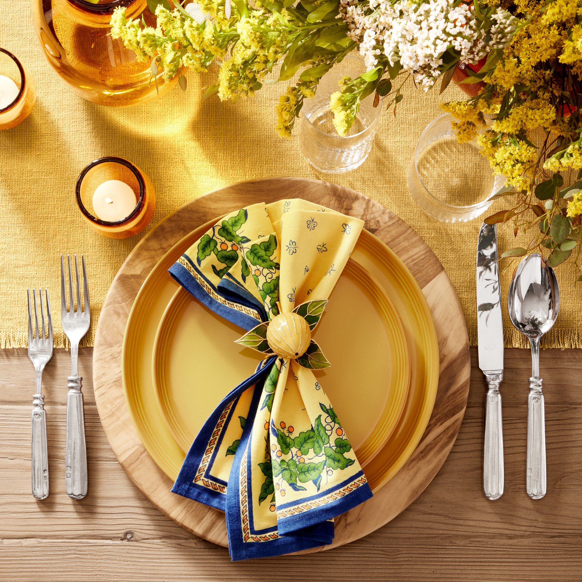 lemon napkin rings with yellow table cloth